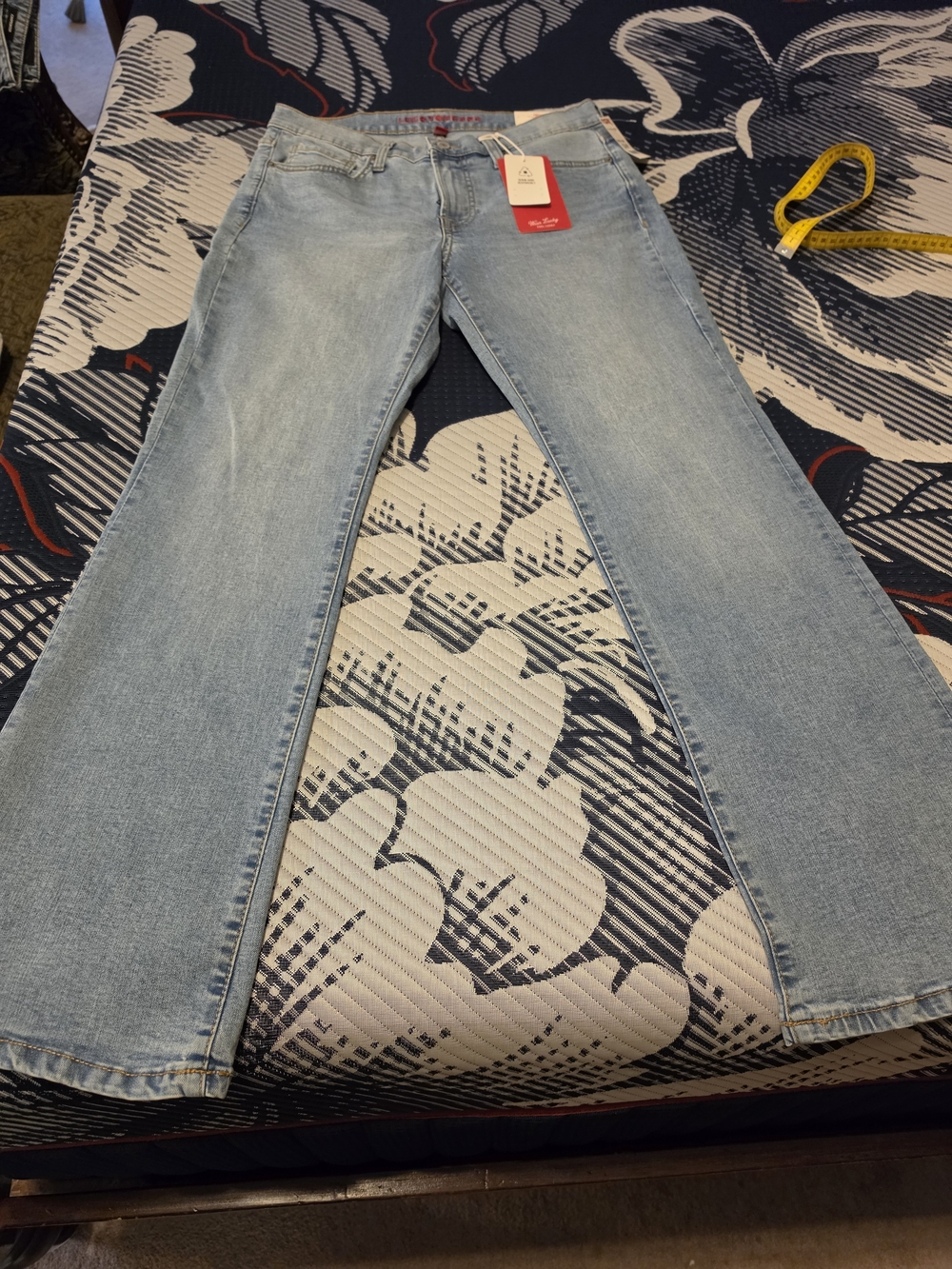 Lucky Brand Jeans -Light Wash Women’s Bootcut Jeans - Casual Everyday Style. NWT